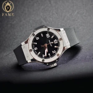 Chiếc Hublot BigBang Steel Diamonds 38mm 2022 không chỉ là một kiệt tác thời gian mà còn là biểu tượng của sự sang trọng và tinh tế.