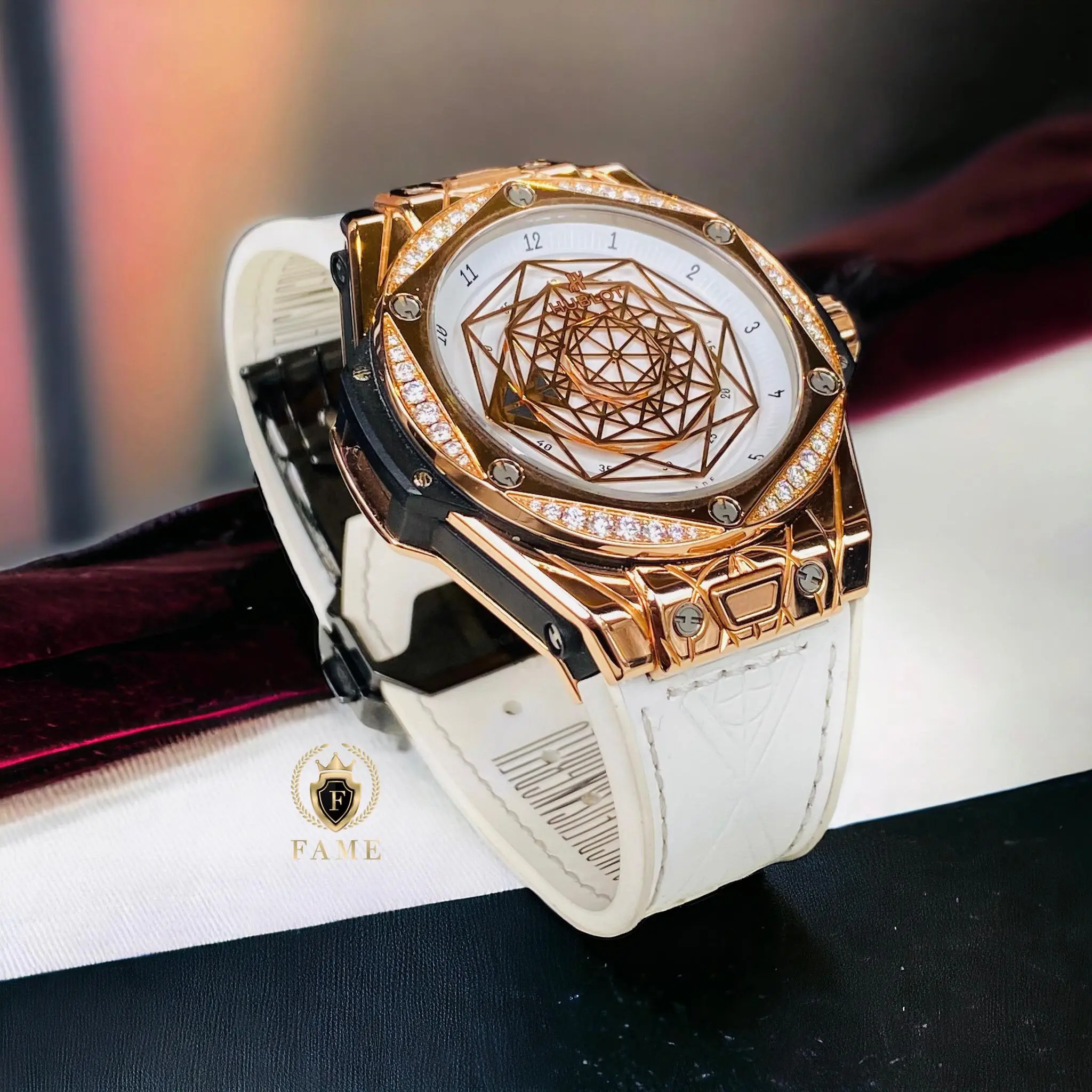 Đồng Hồ Hublot Big Bang One Click Sangbleu Gold White Diamonds 39mm