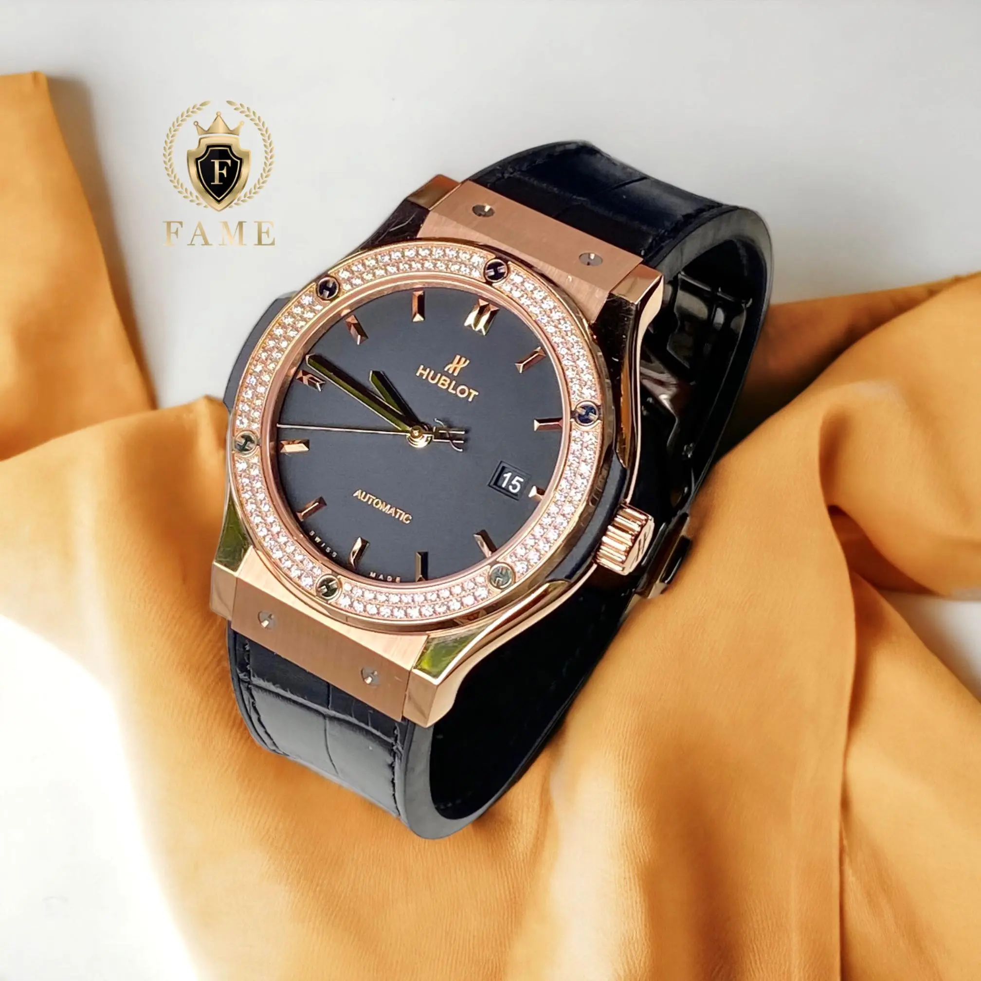 Đồng Hồ Hublot Classic Fusion King Gold Bezel Diamonds 42mm 2021