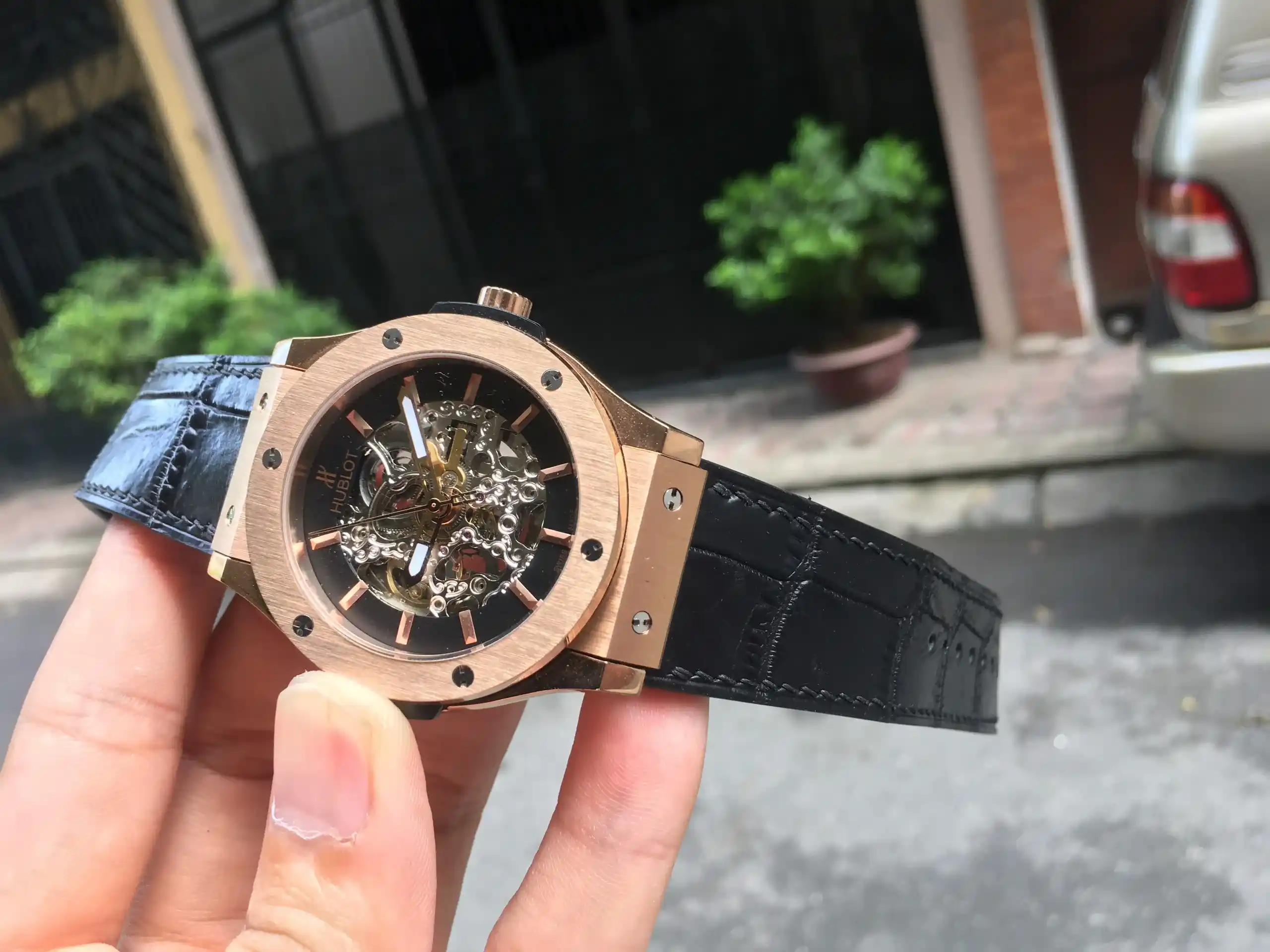 Dây đồng hồ Hublot da thể hiện vẻ nam tính