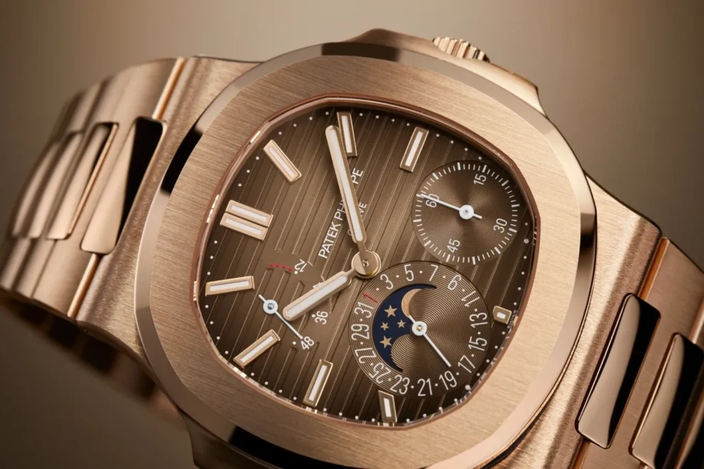 Sự đẳng cấp thể hiện ở chiếc Patek Philippe Nautilus 5712/1R-001