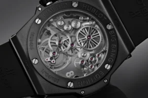 Bộ máy tự động của Hublot sử dụng năng lượng từ chuyển động của người đeo. Đây là loại bộ máy phổ biến nhất, đặc biệt ở các dòng Hublot chính hãng cao cấp.