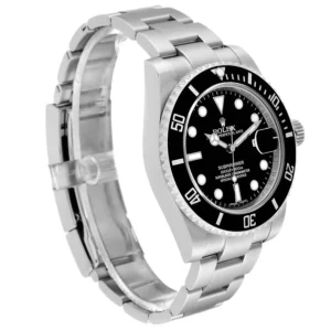 Rolex Submariner 116610 được thiết kế với phần vỏ Oyster đặc trưng của hãng, làm từ chất liệu thép không gỉ 904L – loại thép được Rolex độc quyền sử dụng, nổi tiếng với khả năng chống ăn mòn vượt trội và độ cứng cáp không thể bàn cãi.