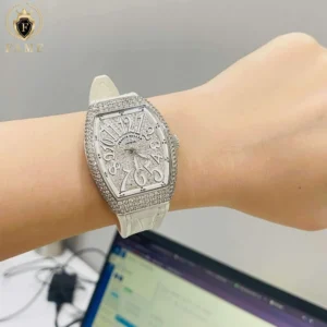 Được biết đến với thiết kế phá cách và nghệ thuật, Franck Muller cũng là lựa chọn lý tưởng cho người mệnh Kim.