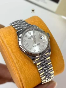 Một chiếc Rolex đầy đủ phụ kiện sẽ có giá cao hơn vì đảm bảo được nguồn gốc và tính xác thực.